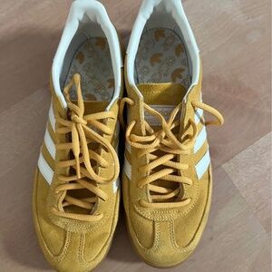 Adidas - Yellow 💛💛💛